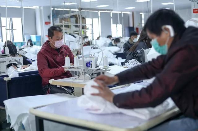 防護(hù)服緊缺？這家僅用了5天時(shí)間轉(zhuǎn)產(chǎn)防護(hù)服，日產(chǎn)量已達(dá)9000件
