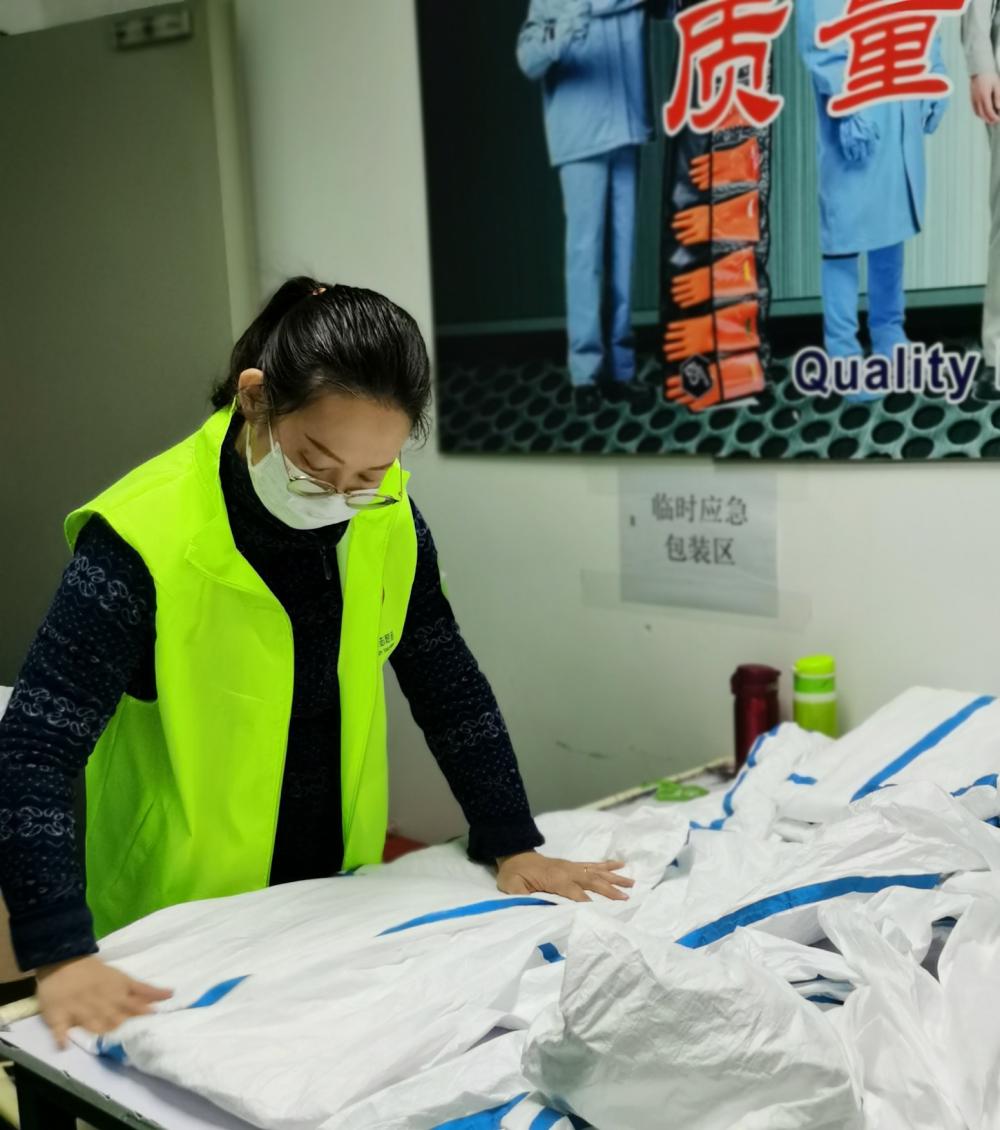 綠馬甲“浦東青年志愿者”，的一次晚班志愿服務(wù)