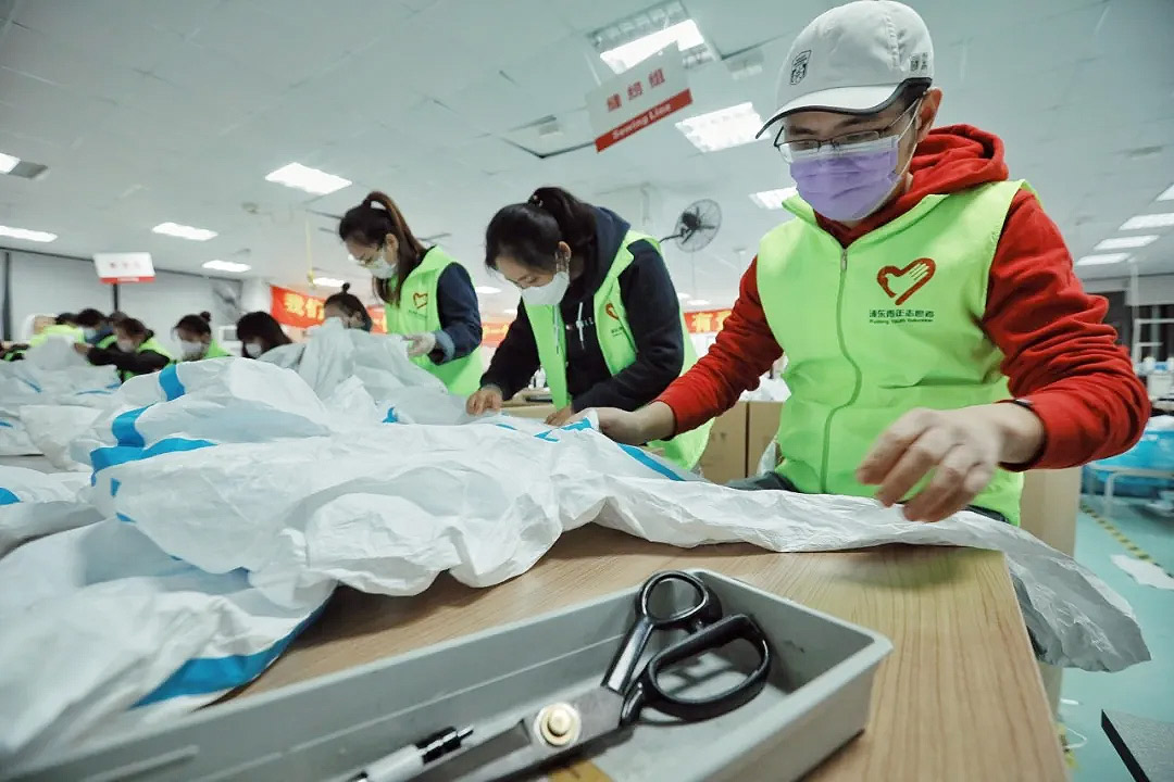 這些“守護(hù)者”們在上海誠格干了件大事！——20天，750人次，經(jīng)手近4萬件防護(hù)服！