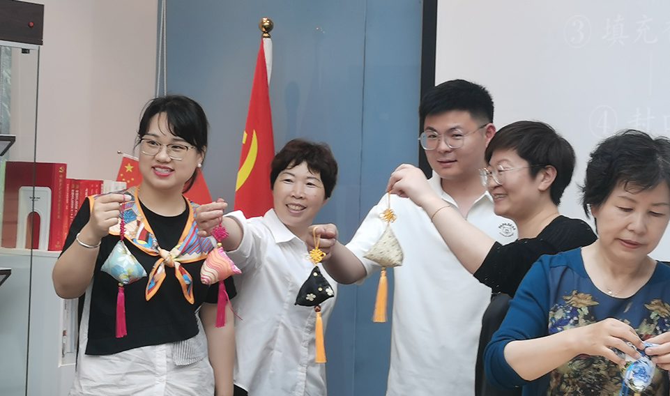 香韻端午，情滿誠格——上海誠格集團工會組織開展端午香囊制作活動